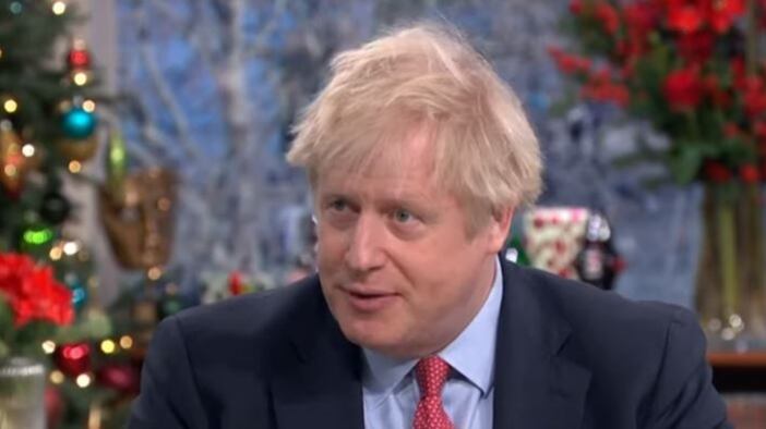 Johnson si scusa per un articolo sulle donne con il burqa