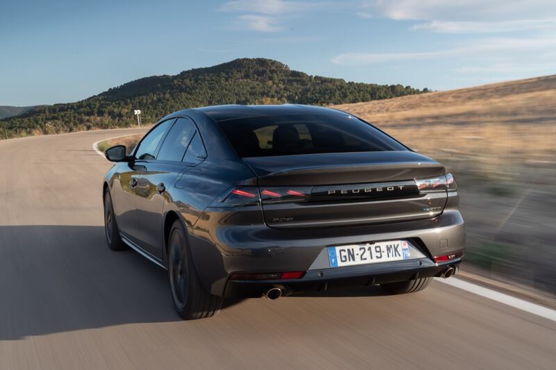 Nuova Peugeot 508 2023: guarda le foto 11