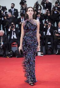 Venezia, attrici sexy sul primo red carpet 6
