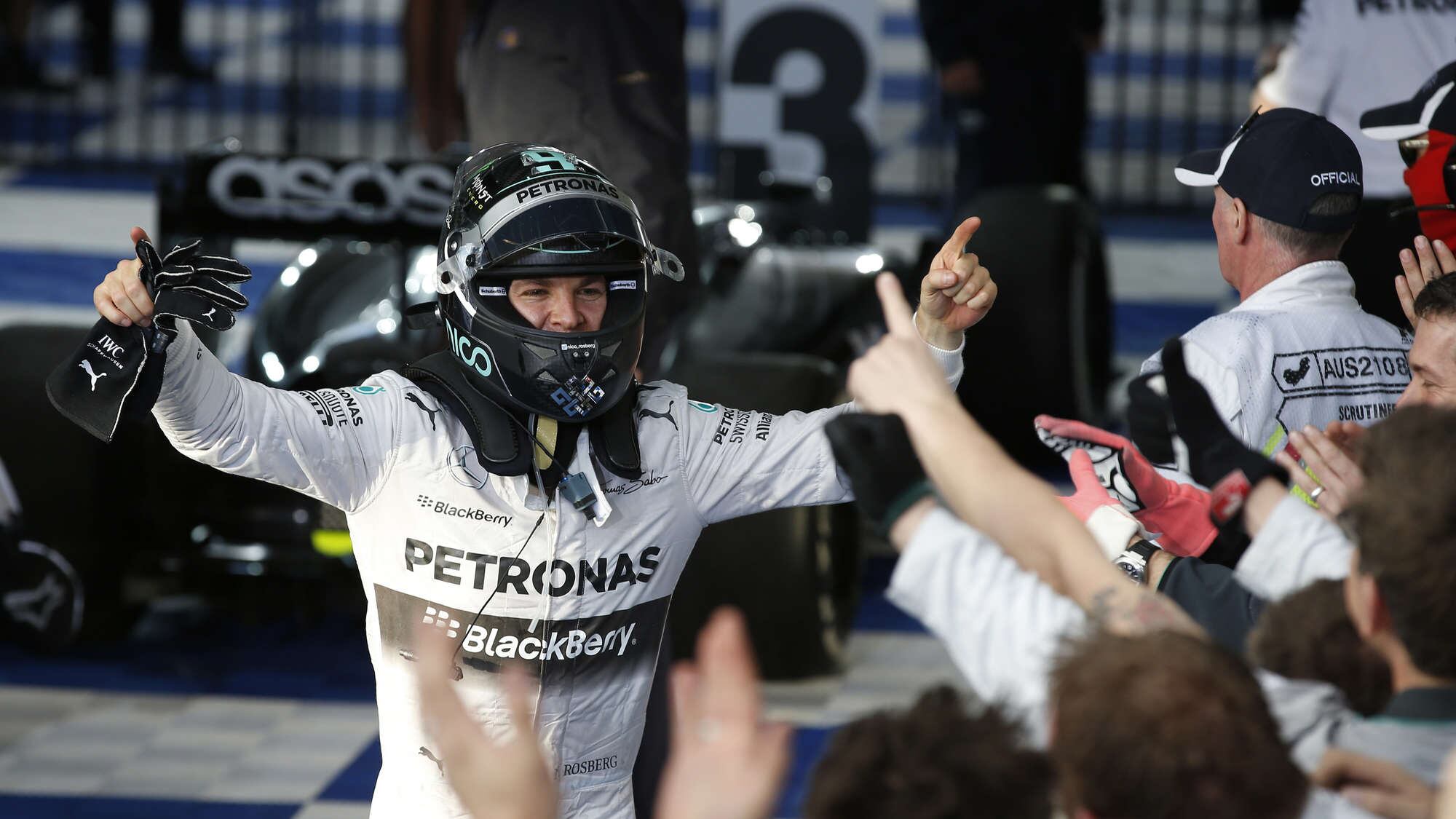 Domina la Mercedes. La Rossa insegue anche nella nuova F1