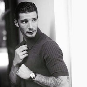 Stefano De Martino cede al ritocchino: si è rifatto le orecchie 5