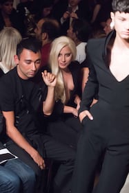Lady Gaga, sobria ma seno in vista alla New York Fashion Week 21
