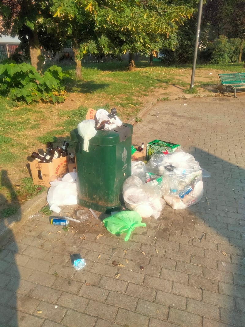Il degrado dei giardini di Dergano 4