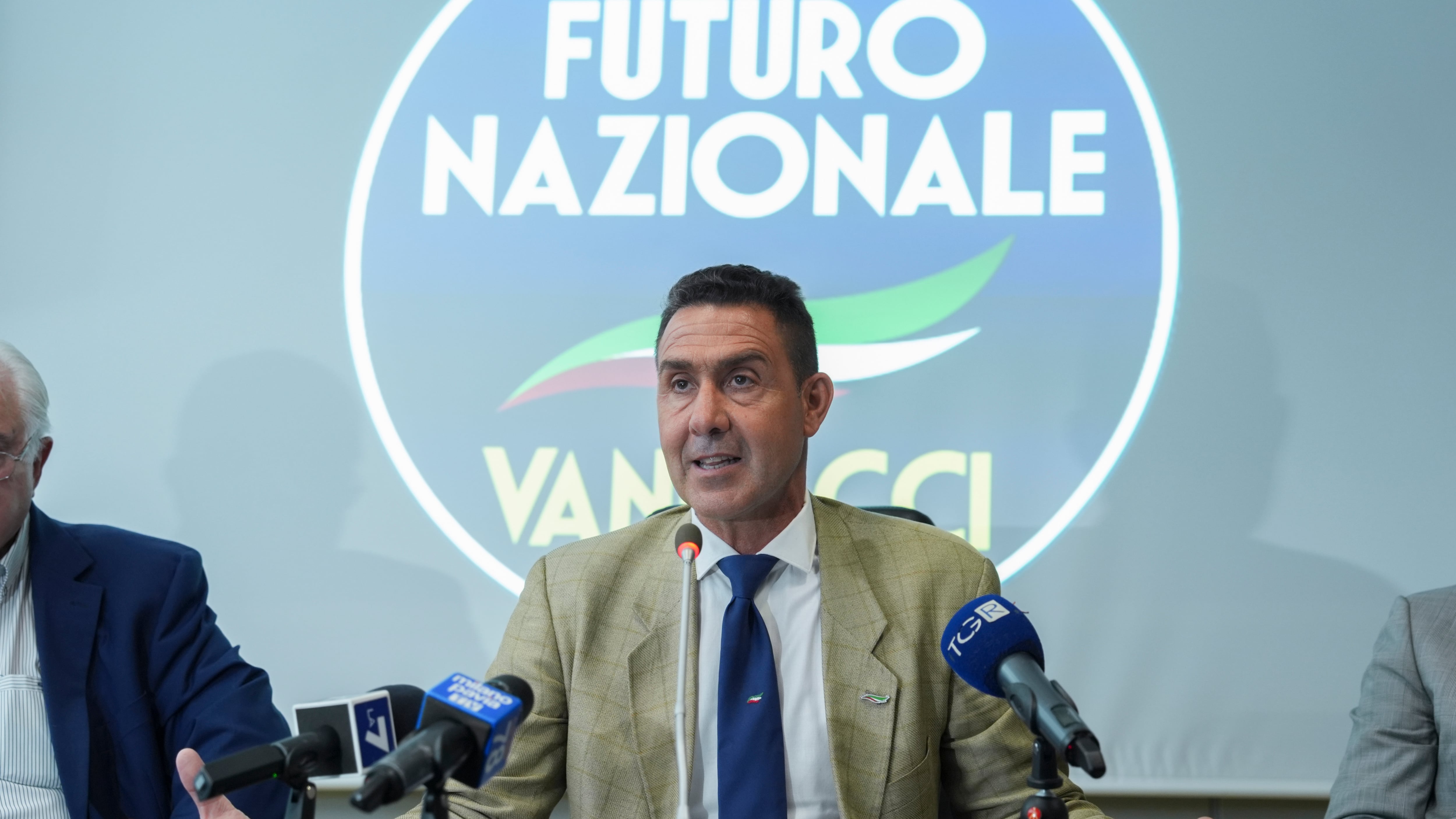 Il centrodestra riconquista Lecco. Doppia conferma: Arezzo e Macerata. Il caso Vigevano: Fi isola Vannacci
