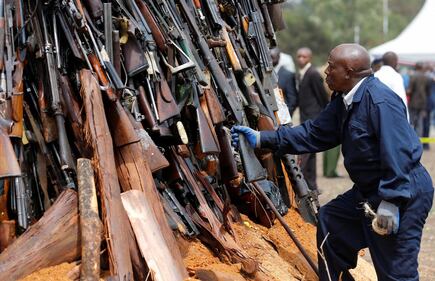 In Kenya il maxi-rogo di armi per fermare il traffico illecito 3