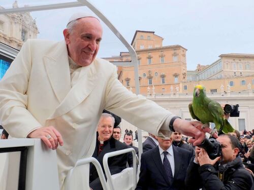 Papa Francesco contro l'usura: "È inumana e non cristiana"