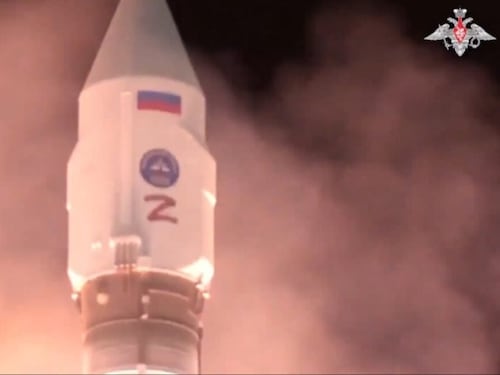 9 satelliti segreti russi in orbita: cosa c'è dietro la mossa di Putin