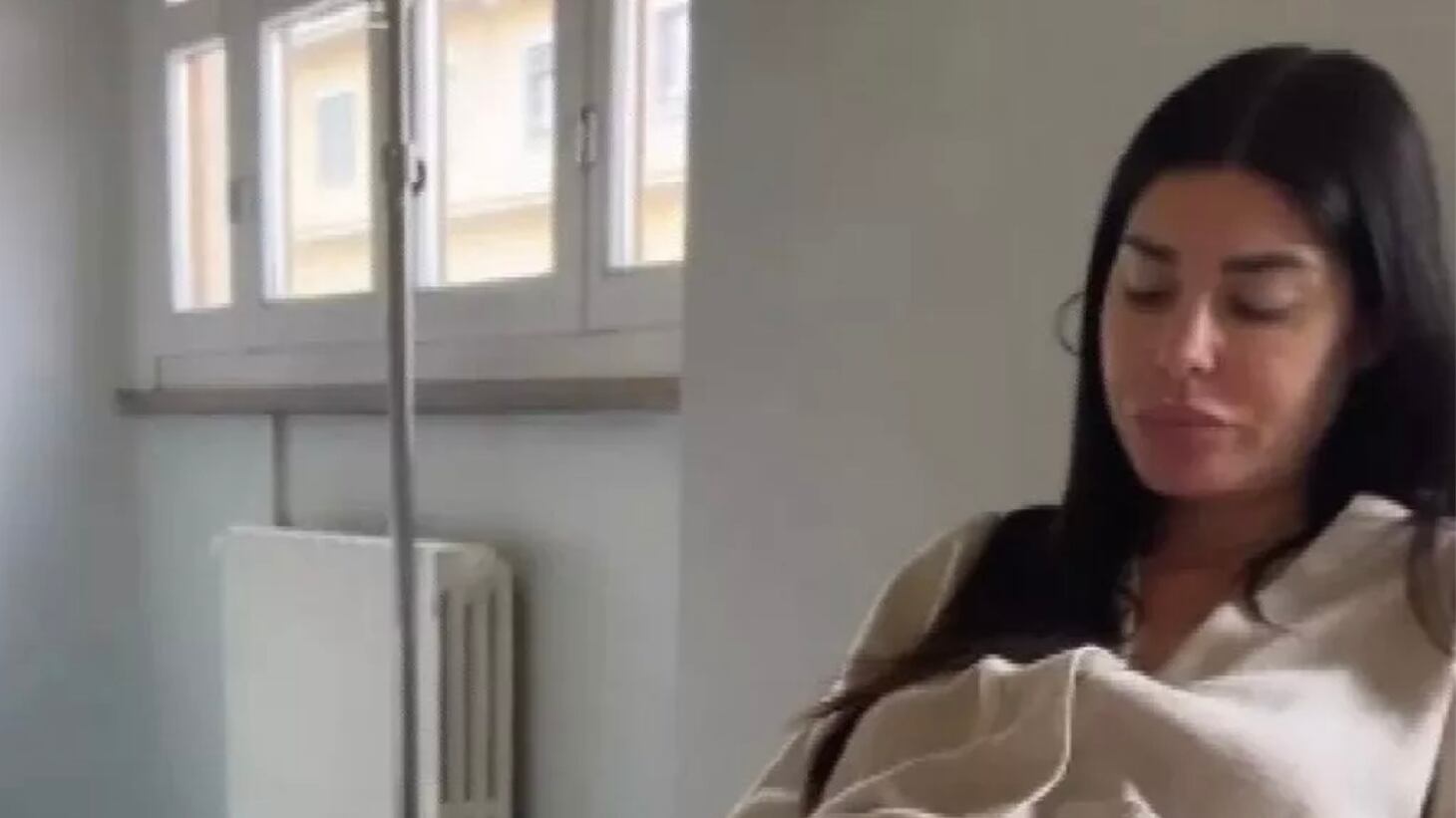 Paura per Bianca Atzei, ricoverata per polmonite: "Ho rischiato di partorire prima"
