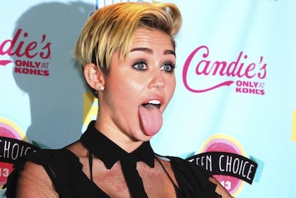 Miley Cyrus in mini-bikini su Instagram 12