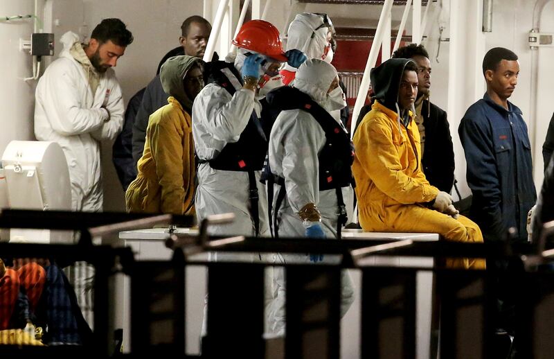 Gli scafisti provano a confondersi tra i superstiti 1