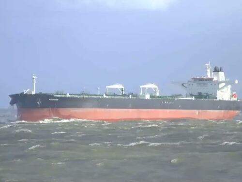 "Pericolo ambientale". L'allarme della missione Aspides sulla petroliera colpita dagli Houthi