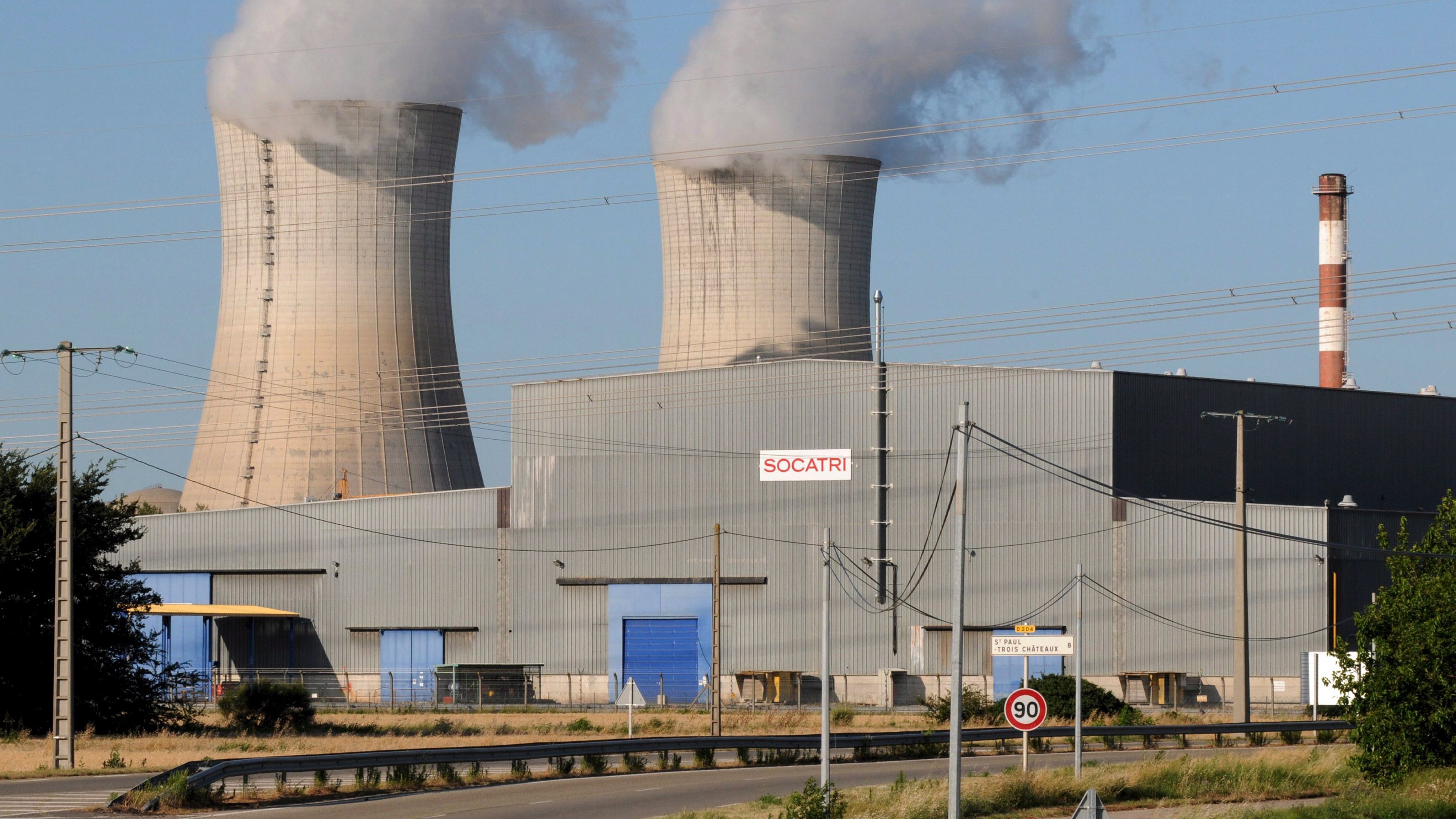 Invasione di meduse, allarme nella mega centrale nucleare francese: cosa è successo