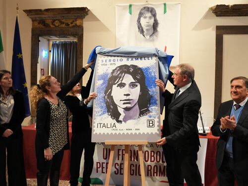 La targa al Molinari e un francobollo per Ramelli