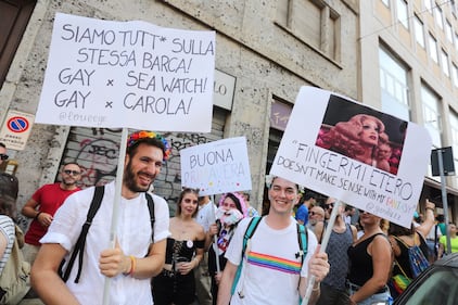 I cartelli choc al Gay Pride 10