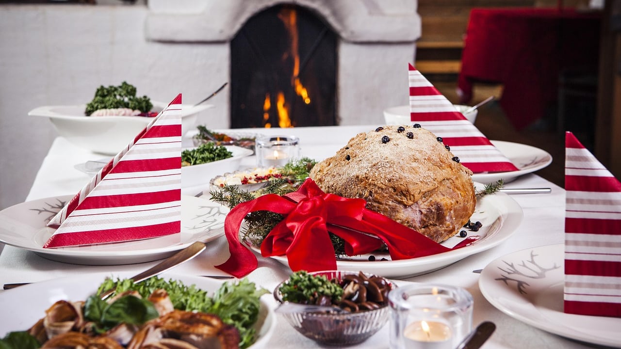 Natale insolito: le tradizioni più strane del mondo dalla tavola alle usanze