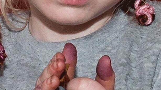 Venduta o regalata È stata la madre a dare Maria ai rom