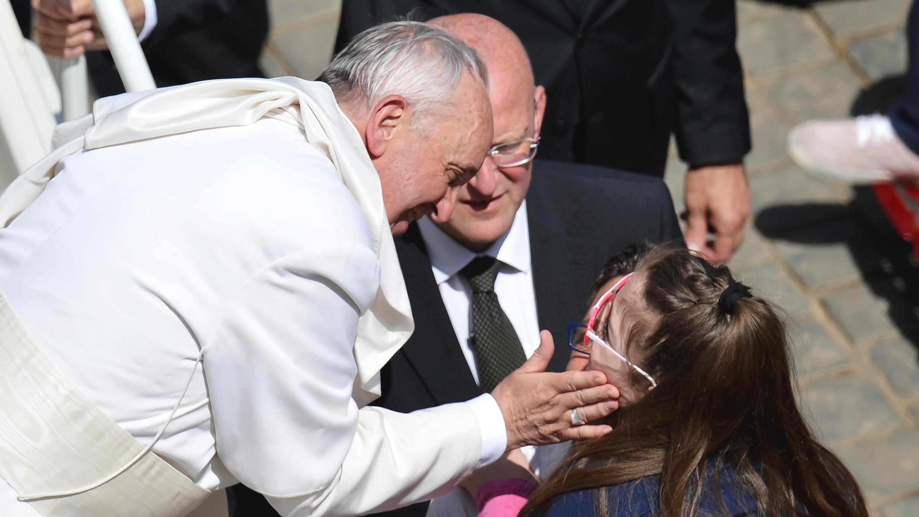 Ora Bergoglio vuole cambiare: "Nella Chiesa strutture vecchie non aver paura di rinnovarle"
