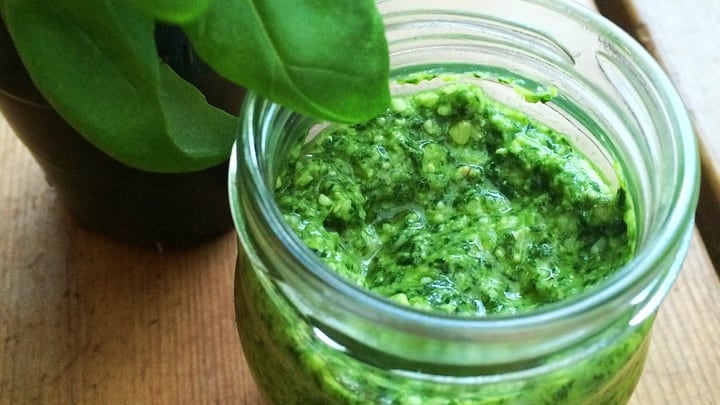 Il Guardian boccia il pesto: "Contiene troppo sale"