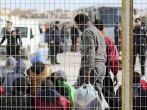 Baraccopoli di Foggia, tre giovani africani feriti in una rissa