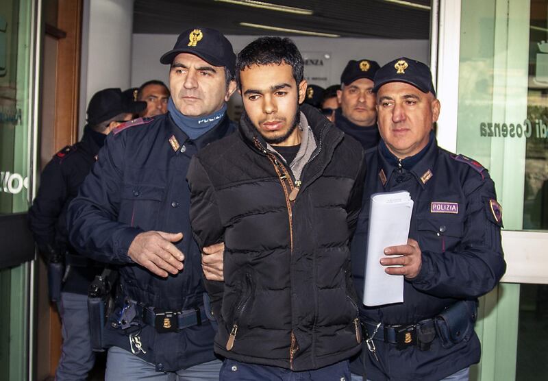 Cosenza, arrestato foreign fighter. "Era pronto a partire per il fronte"
