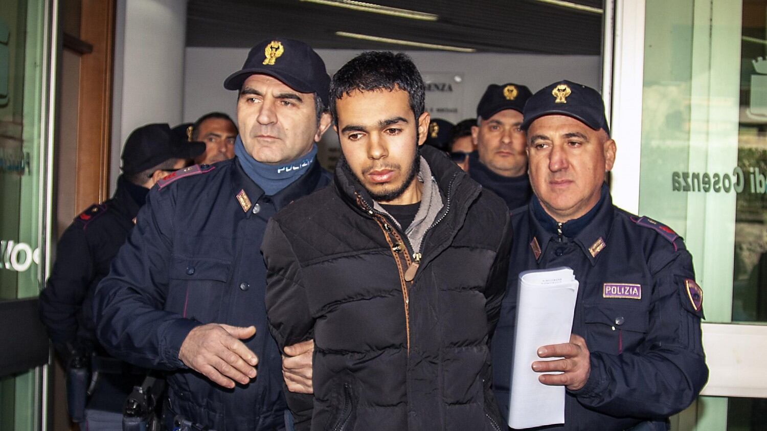 Cosenza, arrestato foreign fighter. "Era pronto a partire per il fronte"
