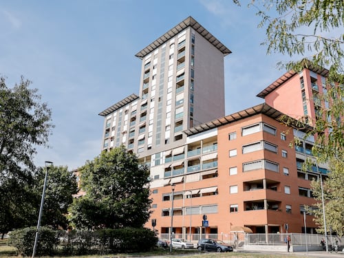 Tenta di uccidere la compagna, poi si suicida