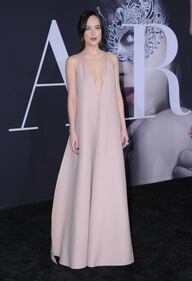 Dakota Johnson senza reggiseno per "50 Sfumature di Nero" 28