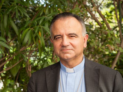 E arriva anche la predica dei vescovi: "Non si può fare politica con le aggressioni"