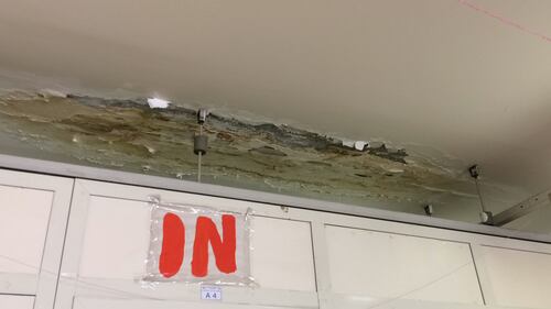 Scuole belle?  Così sono ridotte a Napoli 18