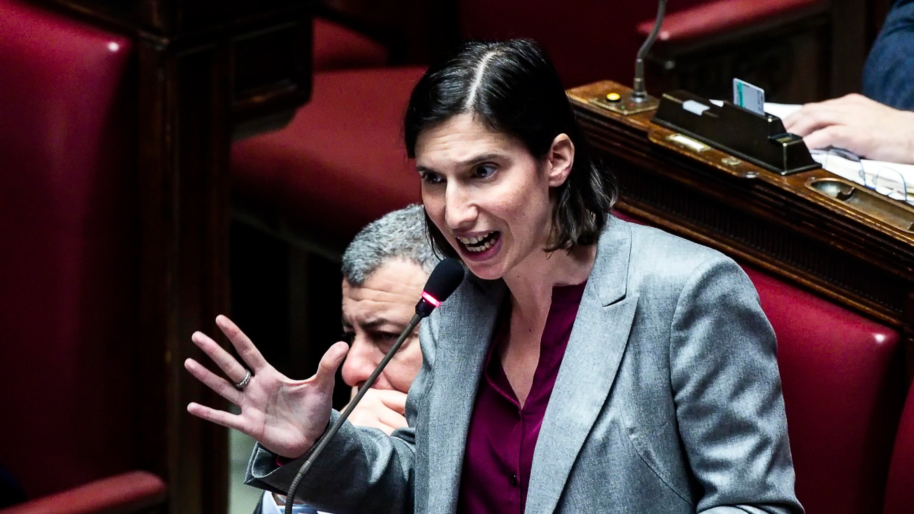 "Ha posizioni anti-americane". Ora Schlein rischia di spostare l'asse del Pd