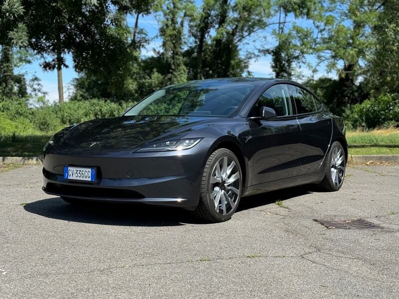 Tesla Model 3 Long Range 2024: guarda la gallery del modello con più autonomia 2