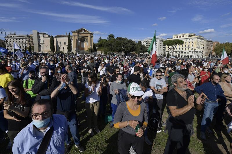 La manifestazione "no mask" oggi a Roma in Piazza San Giovanni 2