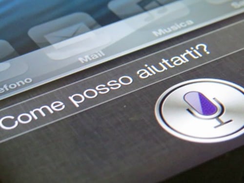 Bufera sulla versione italiana di Siri: la parola "gay" considerata un insulto