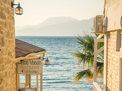Vacanze, gli errori da evitare per non cadere nelle truffe quando prenotate