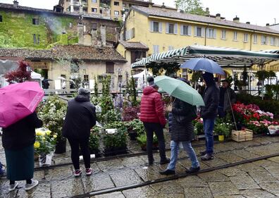 A Milano il Mercato Fiori e Sapori nel Naviglio Grande 5