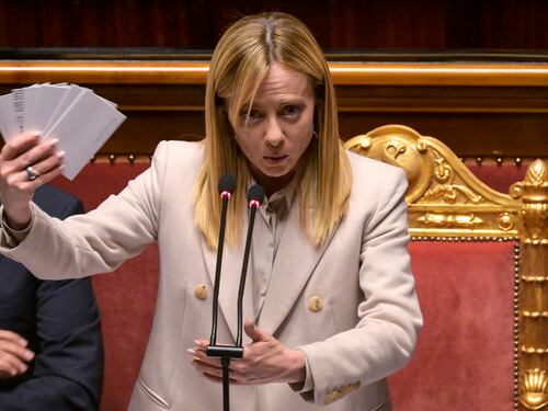 Meloni e l'ipotesi del prestito ponte. Il nodo del passaggio in Parlamento