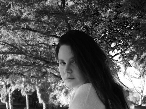 Lana Del Rey in Versilia porta felicità estiva