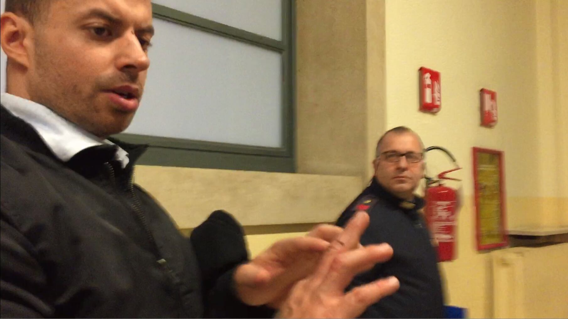 "È stato lui ad azzannarmi". Il culturista accusa il tassista