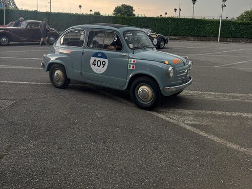 In gara alla Mille Miglia a bordo della Fiat 600