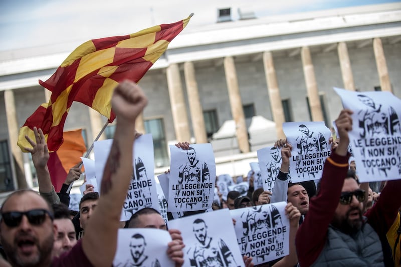I tifosi della Roma protestano per De Rossi 2
