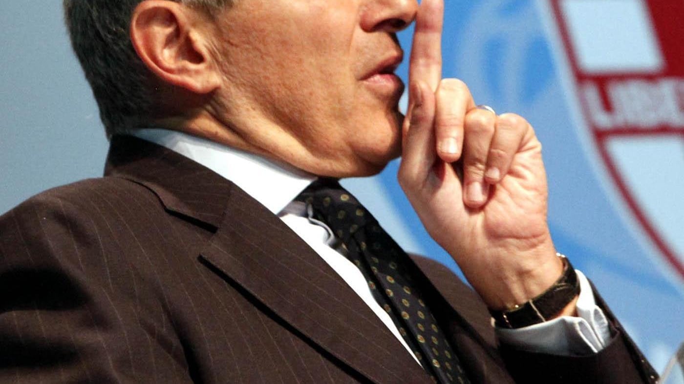 Casini tende una mano e propone di rinviare il voto sulla decadenza