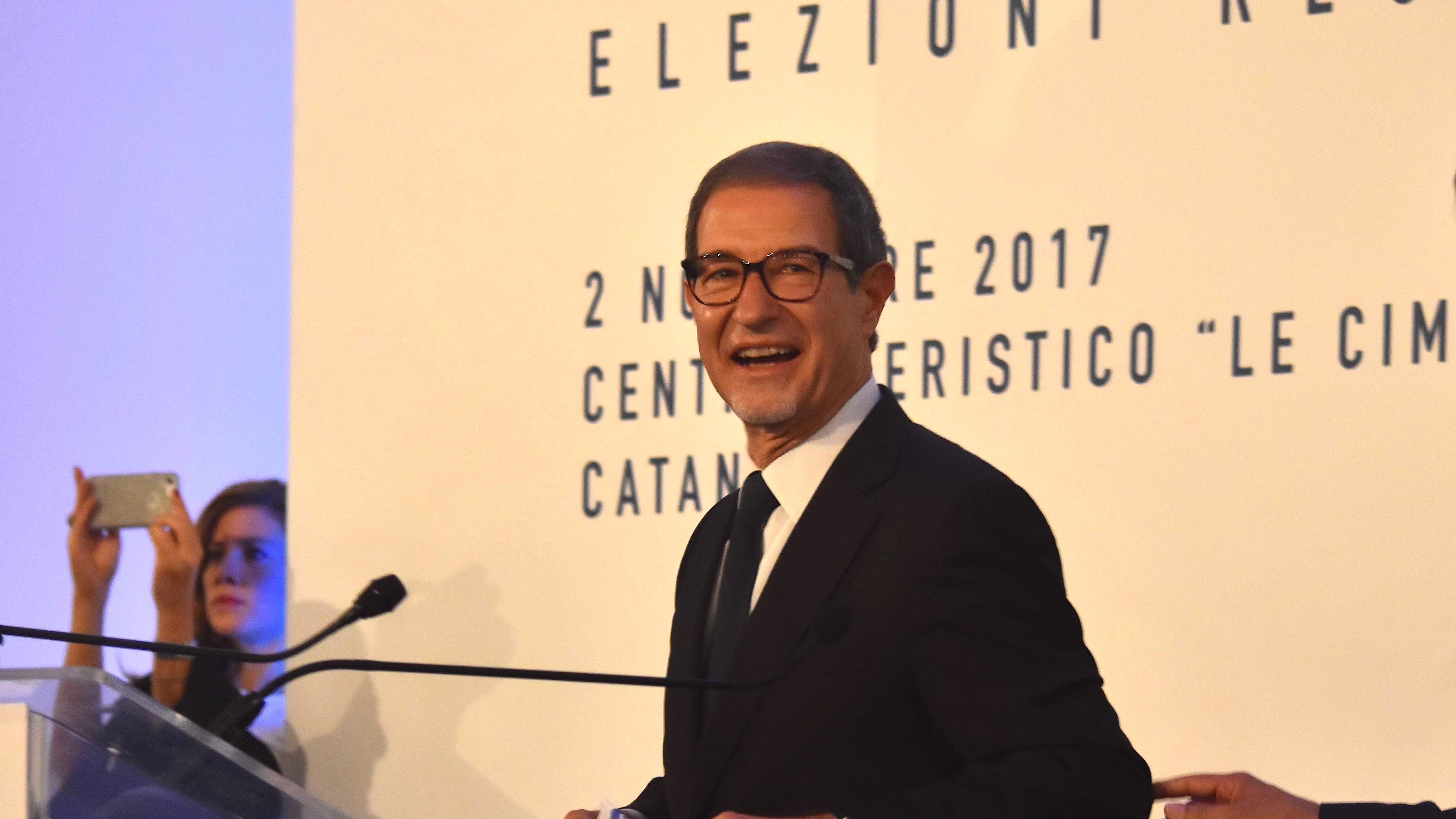 Sicilia, è scontro sugli stipendi d'oro