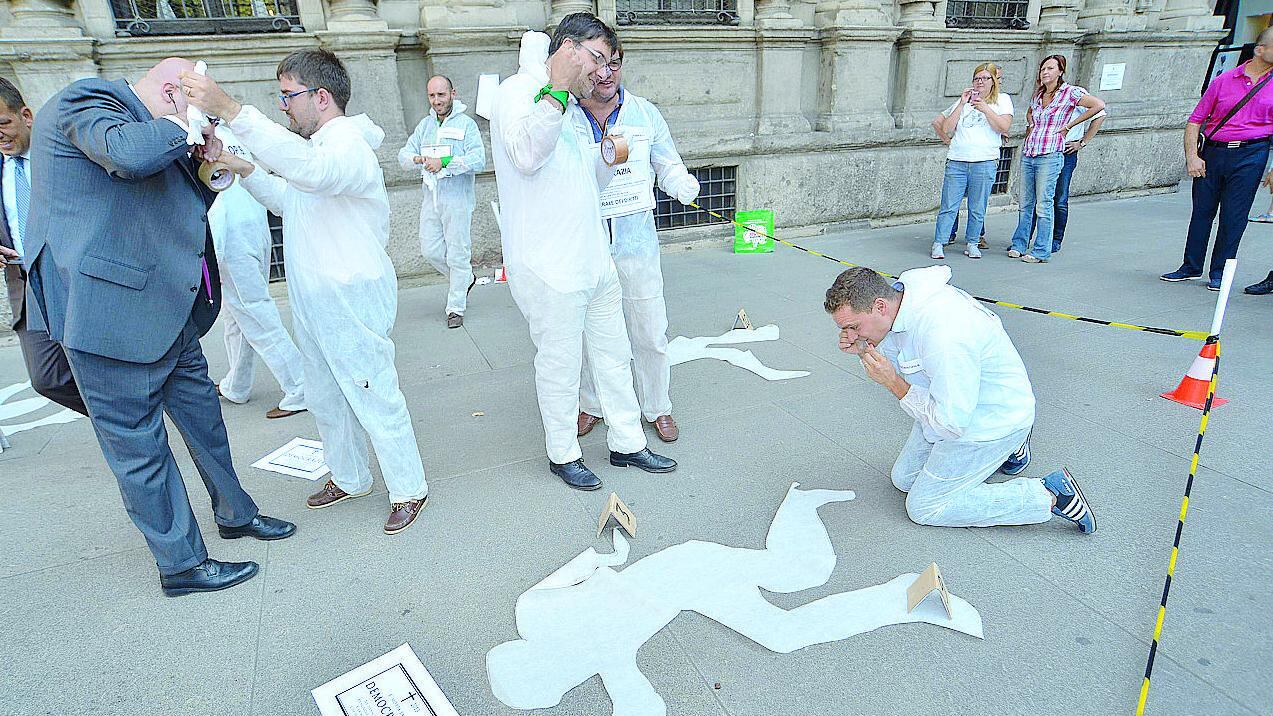 Aria di rivolta in Comune: «La giunta ci tappa la bocca»
