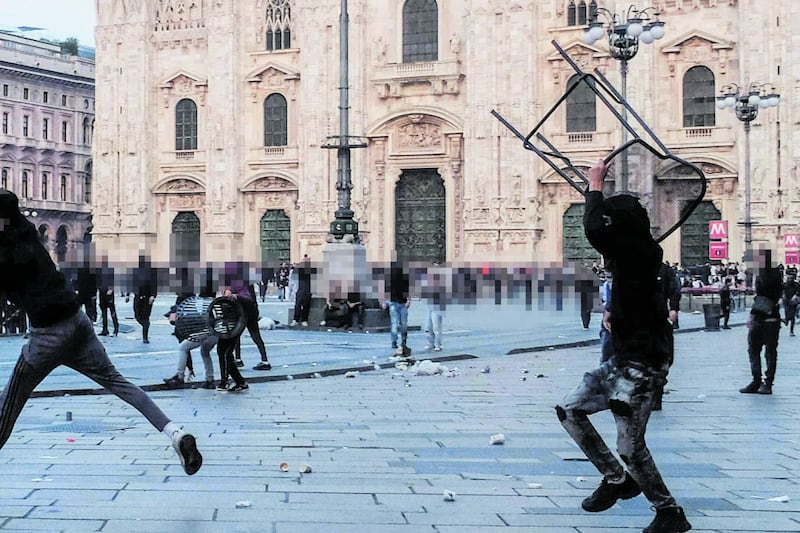 “Mamma, perché i ragazzi della mia età sono scesi in piazza per distruggere tutto?”: così ho spiegato a mio figlio gli scontri a Milano