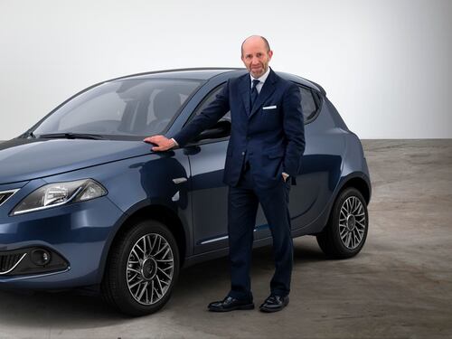 Per Lancia una nuova vita e ritorno in Europa. Tre novità e dal 2028 solo modelli elettrici