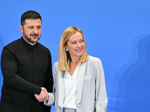 "Assurdo il silenzio di Schlein sull'Ucraina". FdI smaschera il Pd