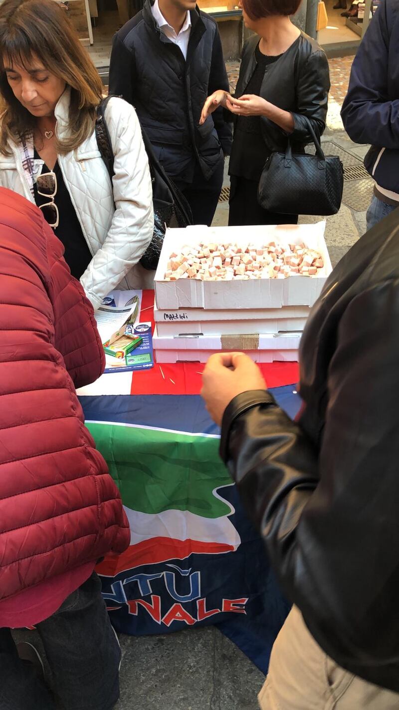 FdI contro i tortellini di pollo regala la mortadella 3