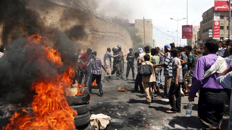 Scontri a Taiz tra manifestanti e ribelli 6