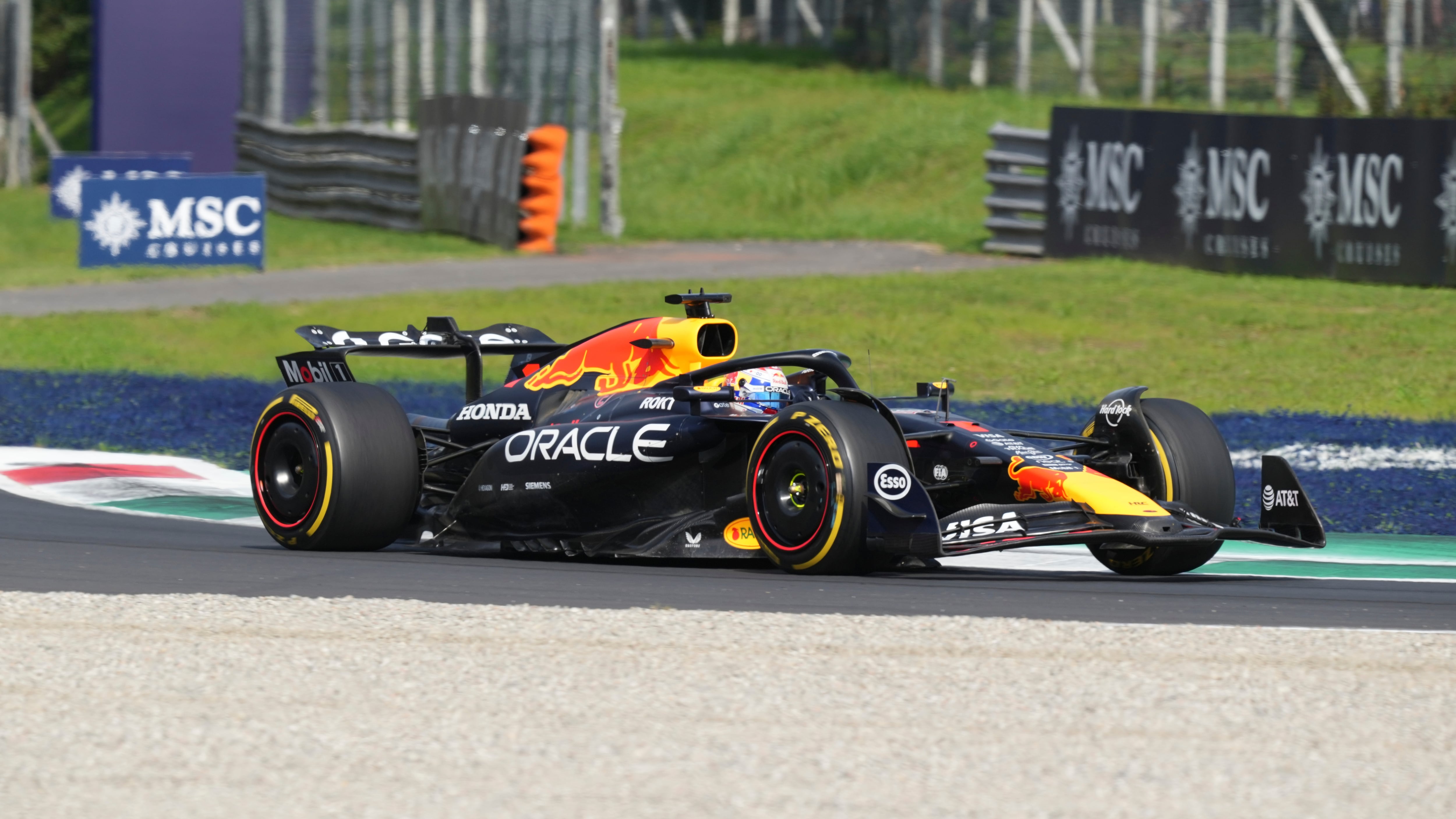 F1, Verstappen dominatore a Monza: McLaren battute, Leclerc 4°, Hamilton 6°