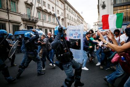 Manifestazione no pass a Roma 4